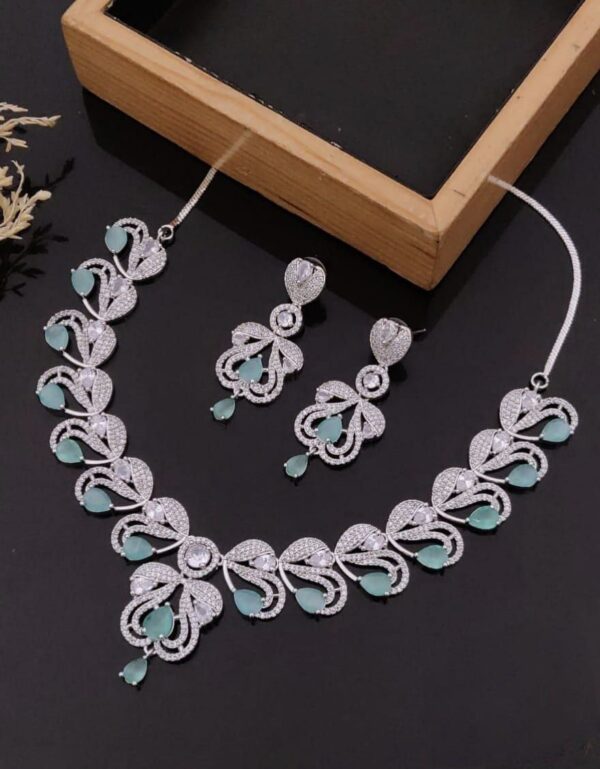 Elegant Leaf Motif Necklace Set with Color Variants - Green