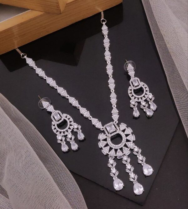 Royal Radiance CZ Necklace Set – Geometric Sparkle Edition