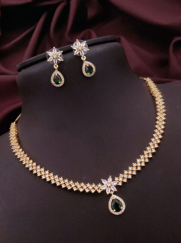 Elegant Floral Gold‑Plated Necklace & Earrings Set with Teardrop Gemstone Accent – Green