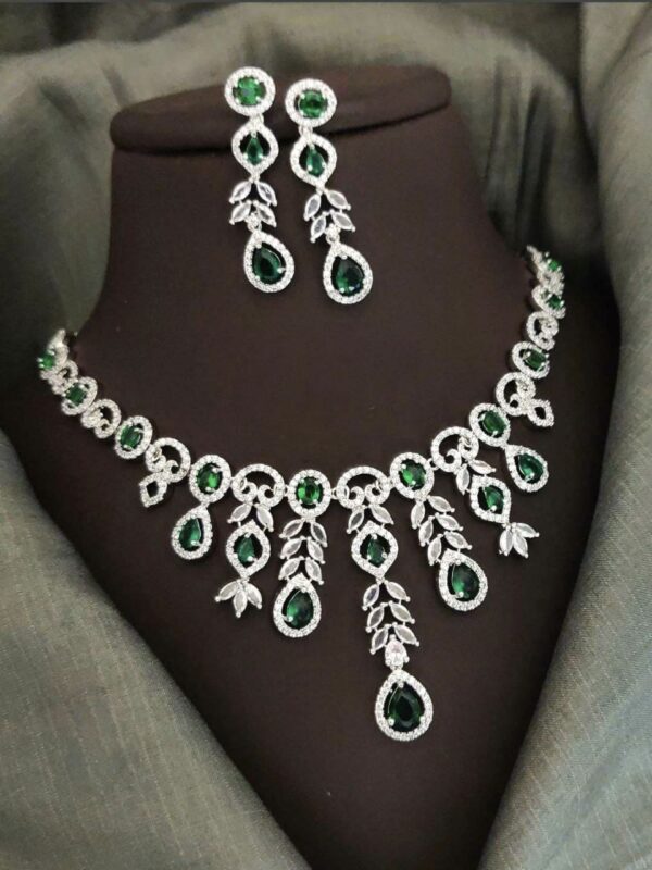 Exquisite Emerald Green Stone Drop Necklace & Earrings Set with Leaf Motif Detailing