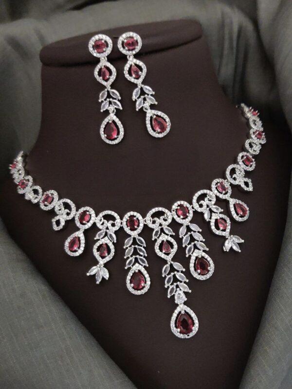 Exquisite Red Stone Drop Necklace & Earrings Set with Leaf Motif Detailing