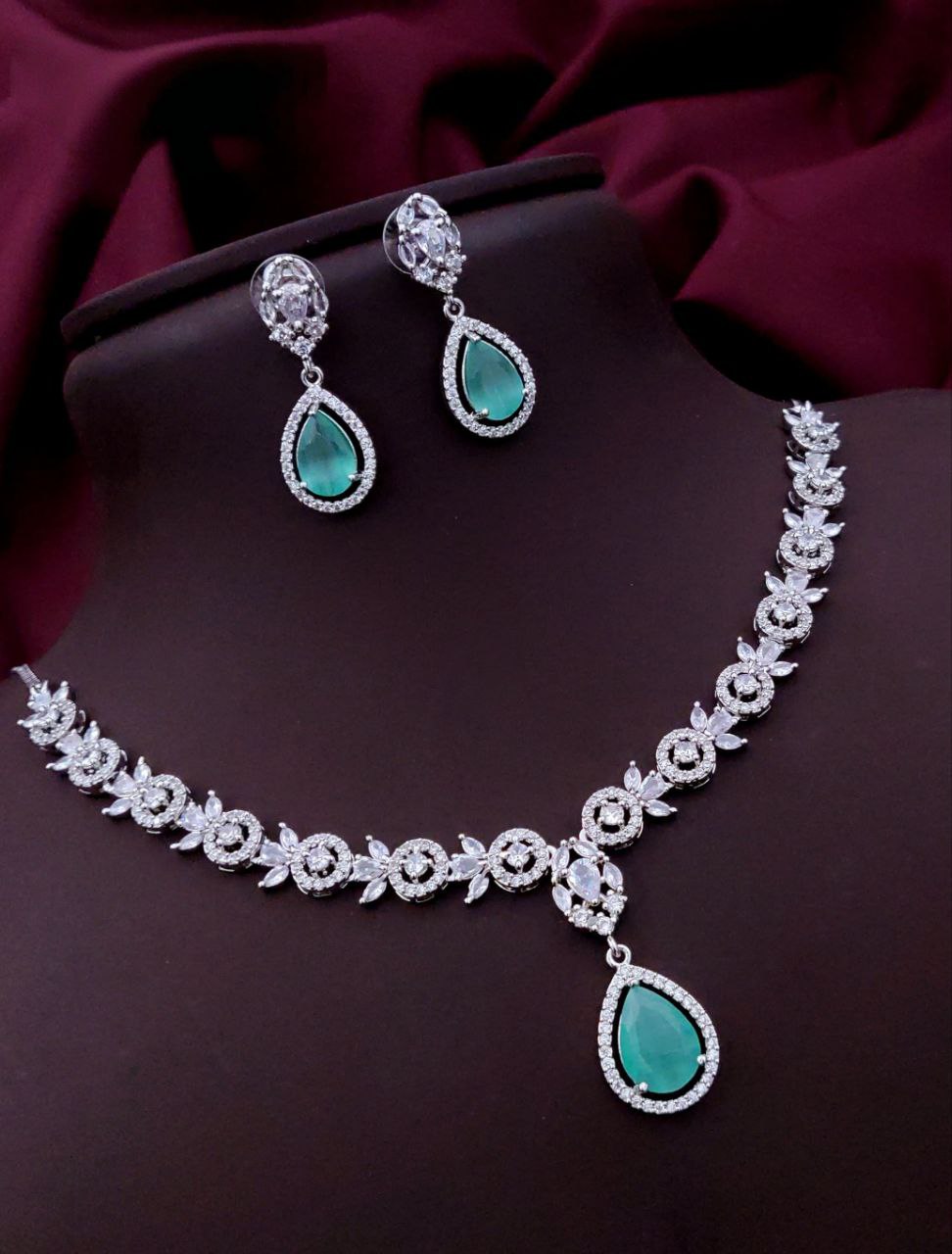 Graceful Teardrop Mint Green Pendant Necklace Set – Classic Charm Meets Modern Shine