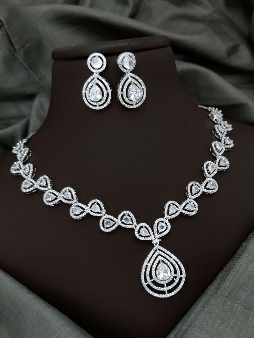 Premium Teardrop Necklace Set with Matching Earrings - Classic White