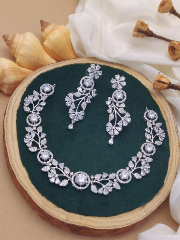 Floral Leafy AD Necklace Set – Silver Sparkle in Nature-Inspired Elegance