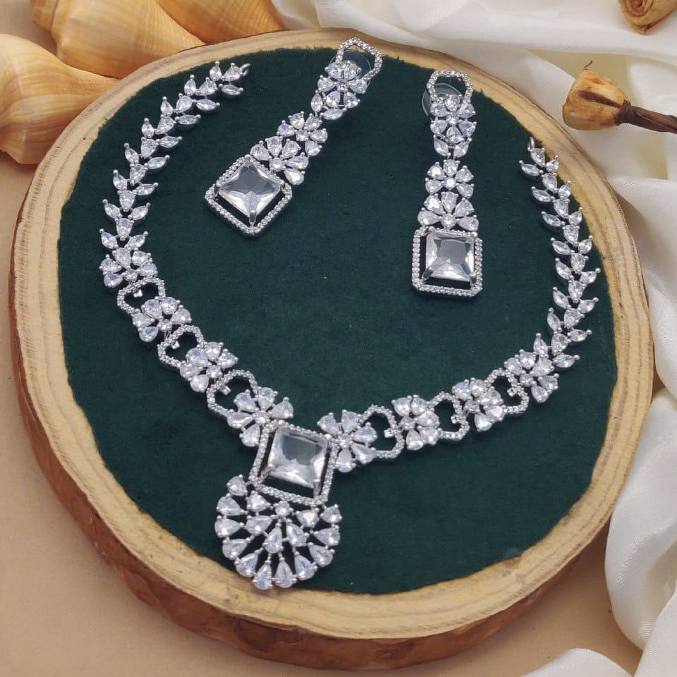 Crystal Halo Flora Necklace Set